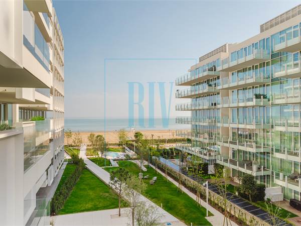 The Beach Residences Prestigioso Trilocale con Vista Mare in Vendita